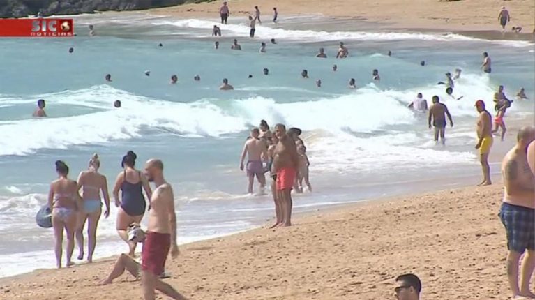 Época balnear estende-se até 15 de outubro em Cascais e no Algarve – Reportagem SIC